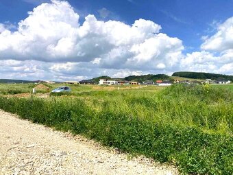 Rovinatý pozemok s prípojkami_1095m2_Svinia nová časť - 8