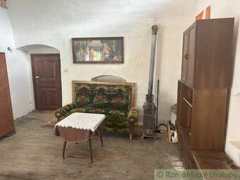 200-ročná kamenná chalupa v horách, obec Lipovec - 8