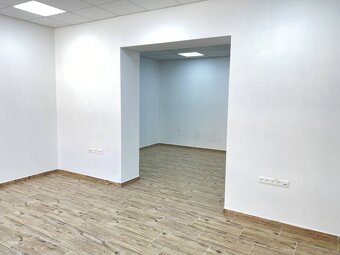 Prenájom - obchodný priestor v centre mesta - Topoľčany - 8