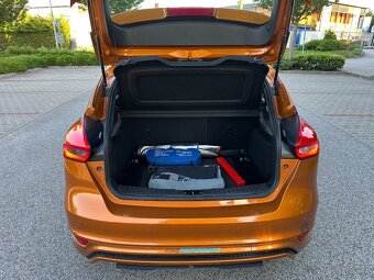 Ford Focus 1.5 EcoBoost ST Line - 8