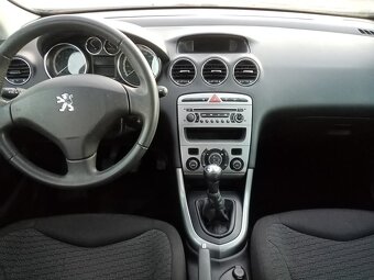 Peugeot - 8