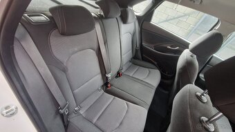 Hyundai i30 1.6 CRDi 115 Comfort M6 - 8