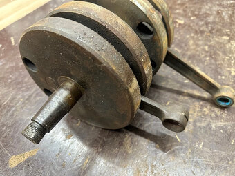 Predám klukový hriadeľ JAWA 350/360, 361 634 - 8