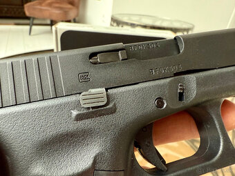 Airsoftová pištoľ Glock G17 Gen5 GBB 6mm a príslušenstvo - 8
