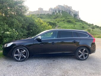 Volvo V60 D4 R-Design Automat - 5 válec - 8