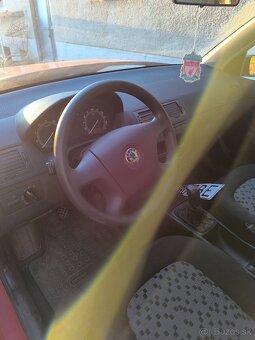 Škoda Fabia 1,2htp havarovaná - 8