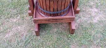 Starý drevený lis na hrozno - 8