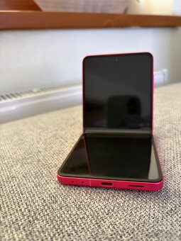 Samsung Z Flip 7 256gb - 8