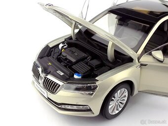 ŠKODA SUPERB 1:18 PAUDI - 8