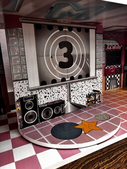 LOL Surprise drevený domček - 8