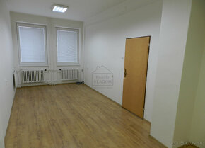 ✳️ Kancelárske priestory, 2 miestnosti - 35 m2, v centre ✳️ - 8