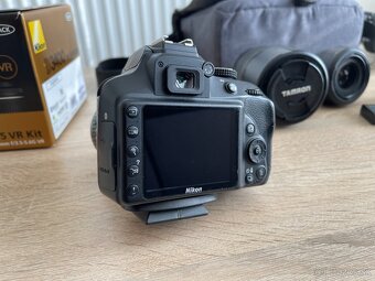 Nikon D3400 + 3 objektivy, 3 baterie, Nikon cestovna brasna - 8