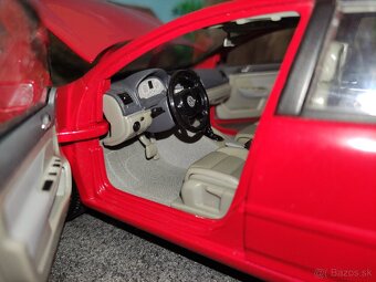 Prodám model 1:18 Volkwagen Golf V - 8