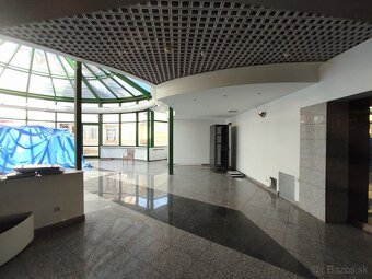 Kongresová sála, lobby, kuchyňa, jedáleň a príslušenstvo na  - 8