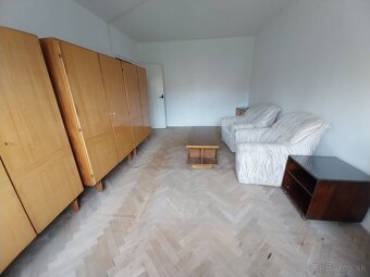 ⌂ Prenájom 2-izbový byt s balkónom 56 m2 Prievidzská Handlov - 8