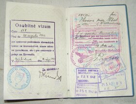 Predam Chorvatsky diplomatický pas z 2 ww...vela razítok spo - 8