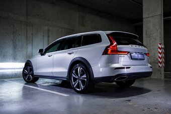 Volvo V60 CC AWD D4 diesel, ťažné, kamera, odpočet DPH - 8