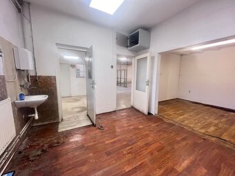 Na prenájom sklad 1474 m² s nakladacími rampami a kancelársk - 8