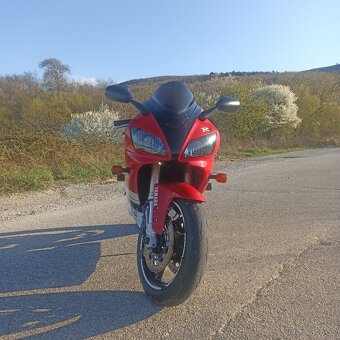 Predám Yamaha R1 - 8