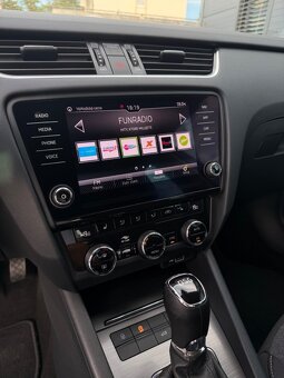 Škoda Octavia Combi 2.0TDi DSG Style Edition - 8