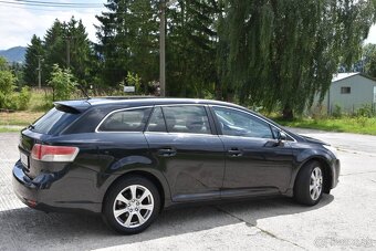 Toyota Avensis Combi - 8