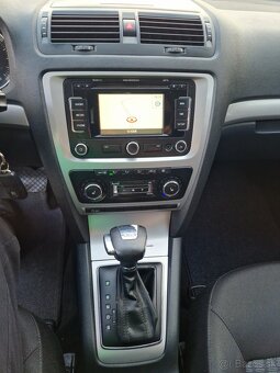 Škoda Octavia Combi 2.0 TDI DSG ELEGANCE TOP STAV - 8