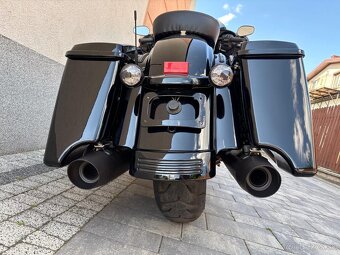 Harley Street Glide - 8