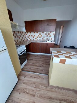 Prenajmem 2-izbový byt v Seredi - 8