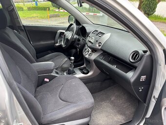 TOYOTA RAV4 2.2 D4-D 4x4 - 8