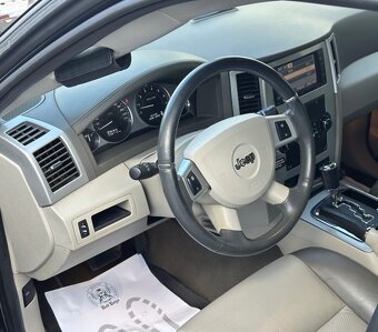 Jeep Grand Cherokee - 8