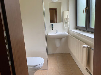 Predám zabehnutý hotel pri R1 medzi BB ZV po rekonštrukci - 8