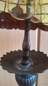 Tiffany štýl stojacia lampa – vitrážové sklo, kovová noha - 8