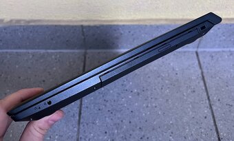 Lenovo V110 / i3 6006U / 8GB RAM / 256GB SSD / 15.6" - 8