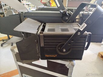 Predám Fresnel - divadelné reflektory Strand Lighting Cadenz - 8