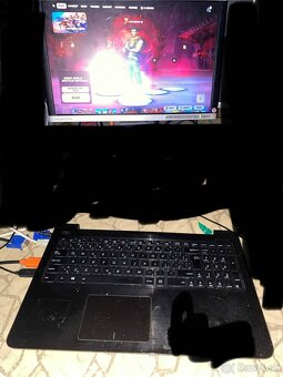 Predám funkční notebook asus x556uq dm479t i5 7 gen 8 gb ram - 8