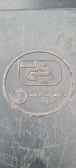 plastová nádoba s kolieskami 240 l - 8