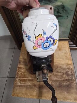 Porcelánový mlyncek nástenny - 8