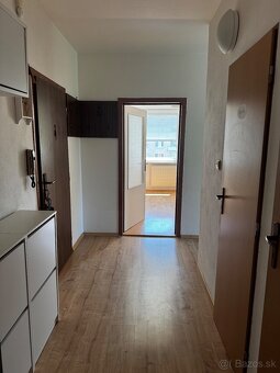 Ponúkam na predaj 3 izb. slnečný byt s balkónom na sídlisku - 8