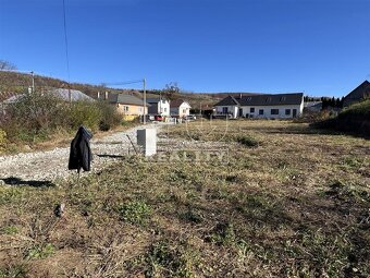 Veľký pozemok v centre obce Ďurďoš - 8