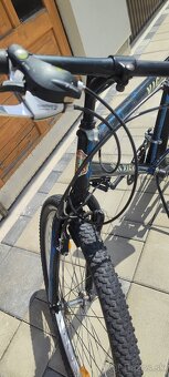 Starší horský bicykel - 8