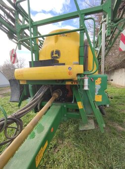 Na predaj postrekovač John Deere 732 - 8