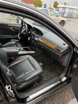 Mercedes Benz E200 - 8