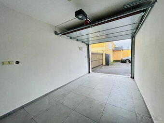 Viacúčelová budova v severnej časti mesta. - 8