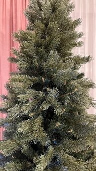 Umelý vianočný stromček - 8