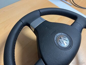 Predám nanovo obšitý trojramenný volant do VW - 8