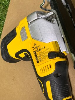 DeWALT DCS335N Aku priamočiara píla (18V) - 8