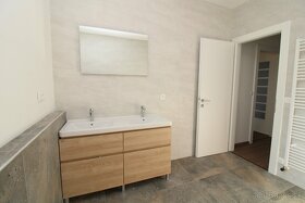 BRANDreal – 3 izbový byt v centre na Námestí SNP, 95 m² + 32 - 8