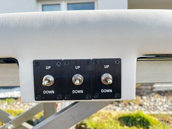nové NEREZOVÉ elektrické masážne lehátko - 8