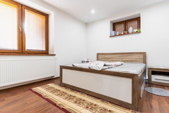 Rodinný dom s garážou a veľkým pozemkom v meste Medzev - 8