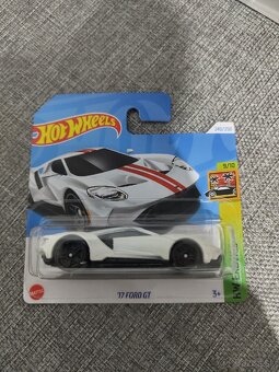 Hot Wheels autíčka - športiaky 1/2 - 8